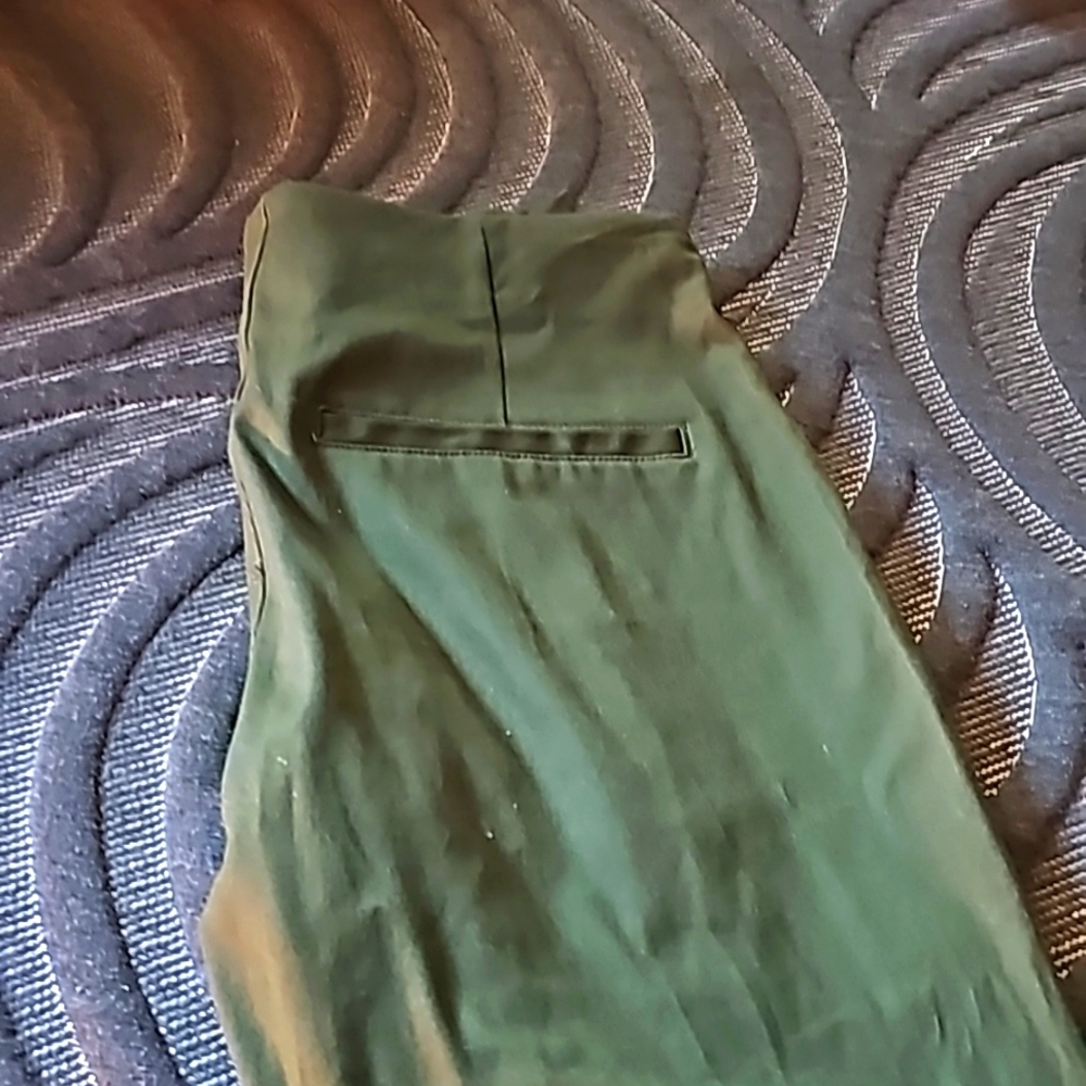 Old Navy size 8 pixie pant, side zip